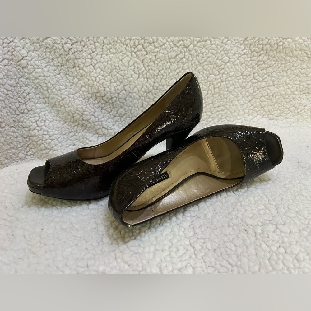 8M Open Toe Alex Marie Pump Bronze Brown Embossed Floral Platform 3.5" Heel